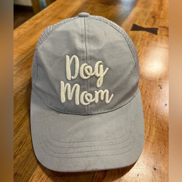 DOG MOM SnapBack in GUC - Picture 1 of 6